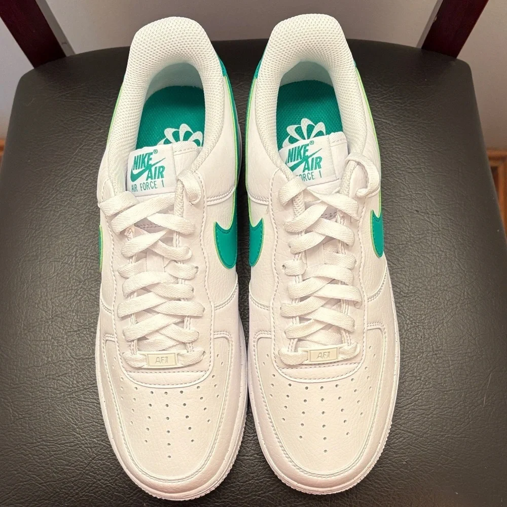 New Nike Women’s Air Force 1 White Sneakers with Green Size 9Accents